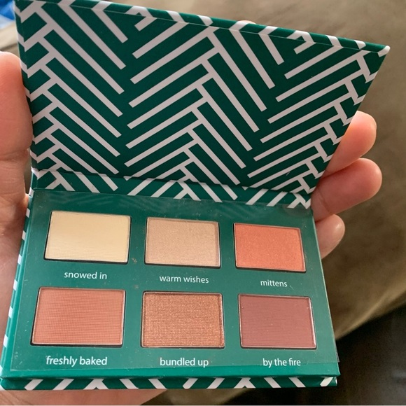 New Tarte Amazonian Clay Home For The Holidays Eye Shadow Eyeshadow Palette - Picture 1 of 6